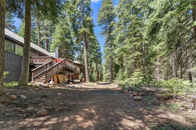 Building Photo - New to the Rental Market! FURNISHED Custom 3 Bdrm Hm w/Garage