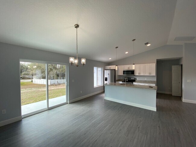 Building Photo - Desirable SW Ocala Neighborhood 3/2/2 **WON'T LAST**