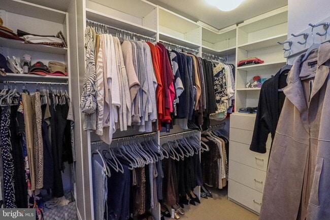 Building Photo - 1596 N Colonial Terrace