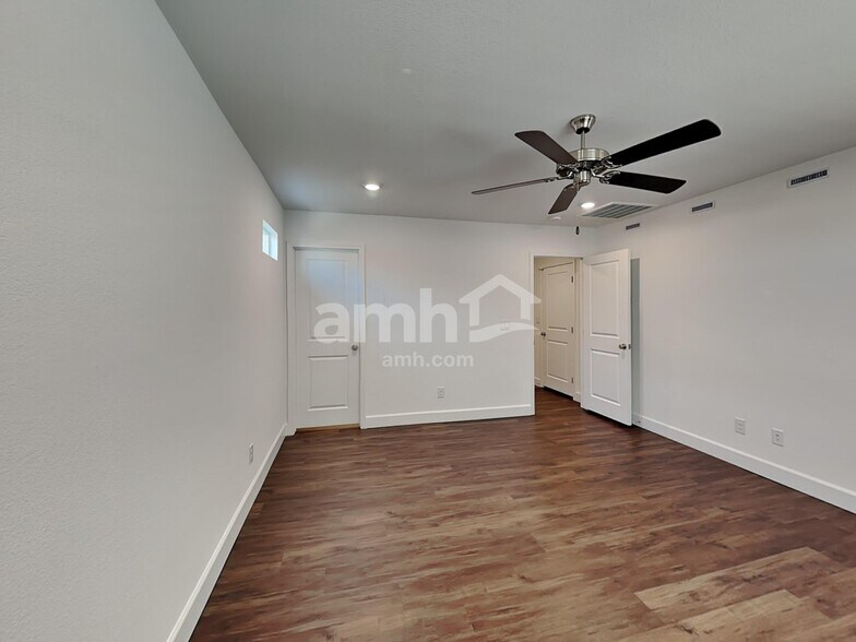 Building Photo - 4844 Blushing Star St