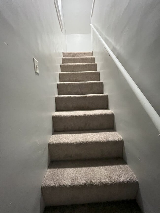 Building Photo - 2-Bed, 1-Bath House for Rent! NO APPLICATI...