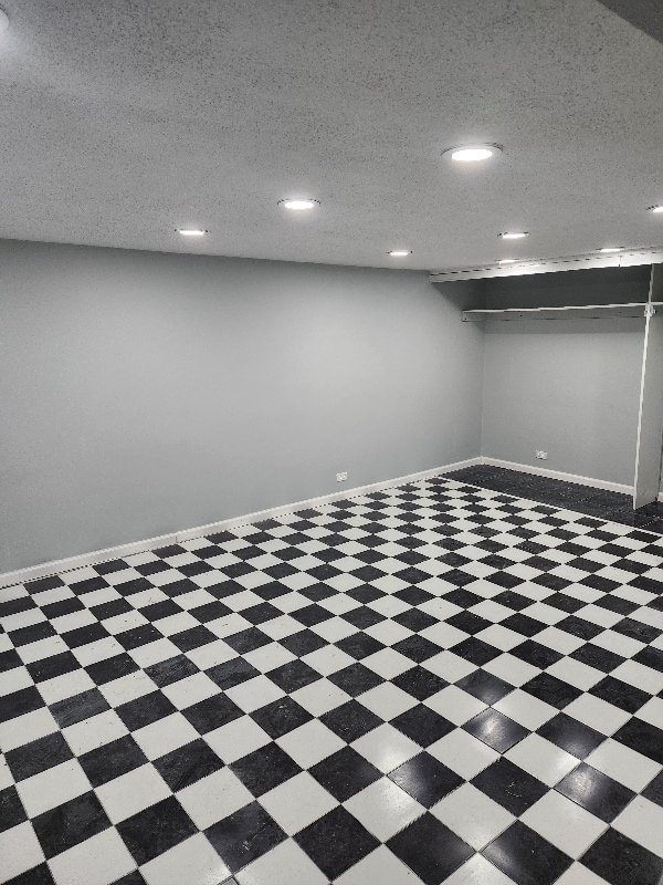 Building Photo - 8929 Robin Dr