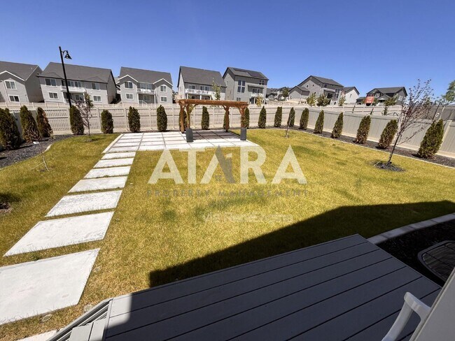 Building Photo - 909 Sagehill Dr