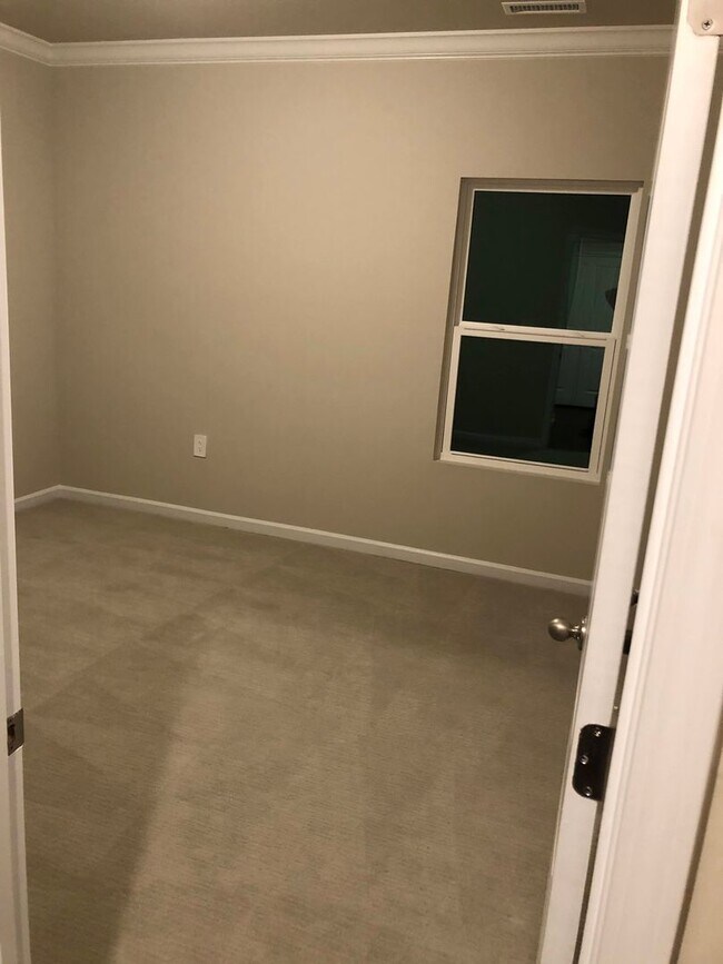 Building Photo - Modern 5 Bed | 3 Bath House in Cary