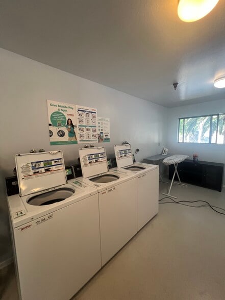 Building Photo - 501 Palisades Dr