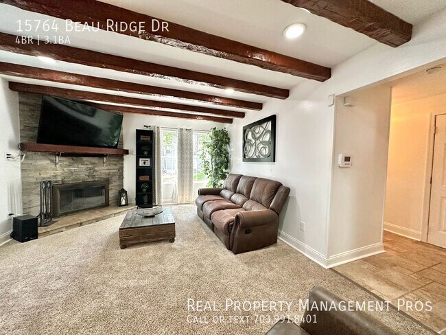 Building Photo - 15764 Beau Ridge Dr