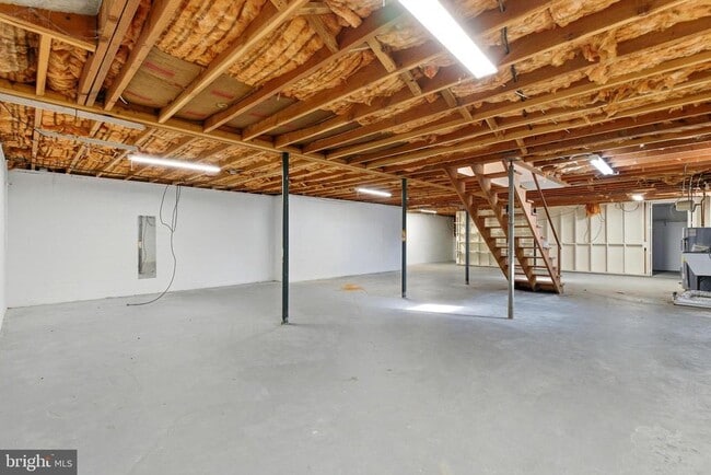 Building Photo - 413 Briarmont Dr