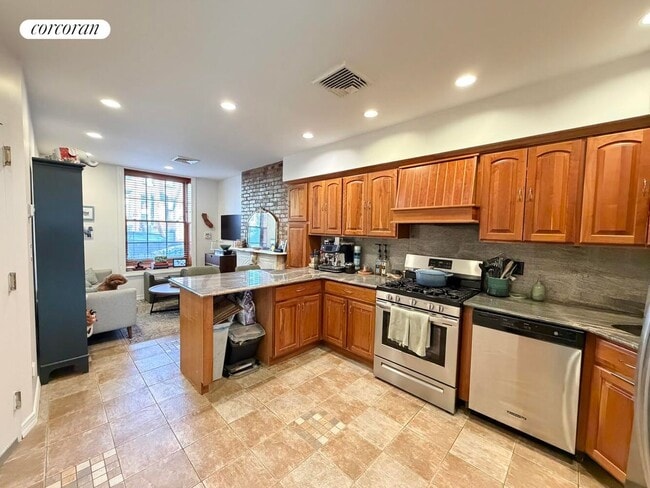 Building Photo - 30 1st St