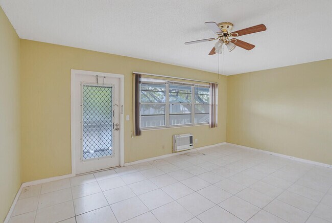 Building Photo - 177 Newport Dr