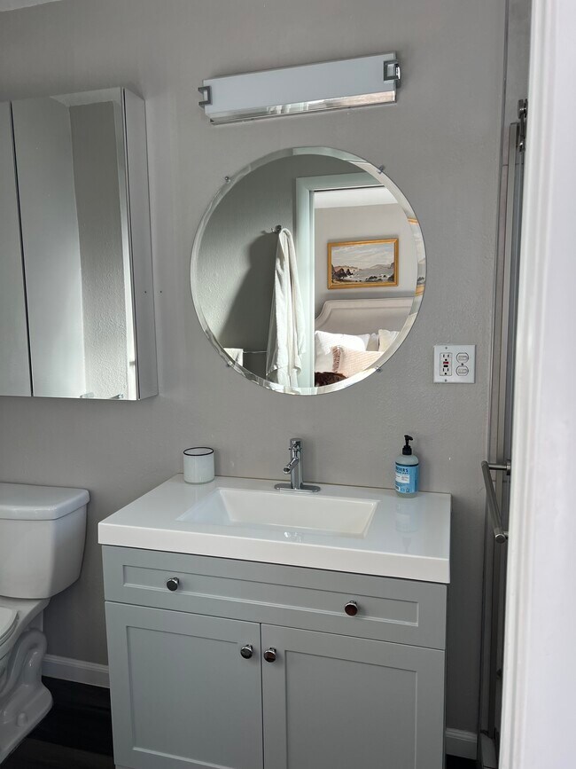 Building Photo - 401 15th Ave