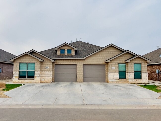 Building Photo - Modern 3-Bedroom Duplex in West Lubbock