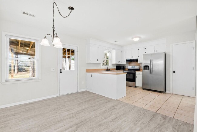 Building Photo - Four Bedroom Brick home in Sangaree