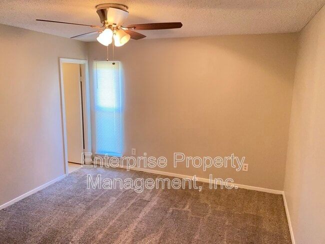 Building Photo - 4381 Howardcrest Dr