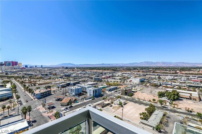 Building Photo - 900 S Las Vegas Blvd