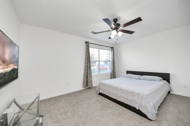 Building Photo - 20403 Blue Juniper Dr