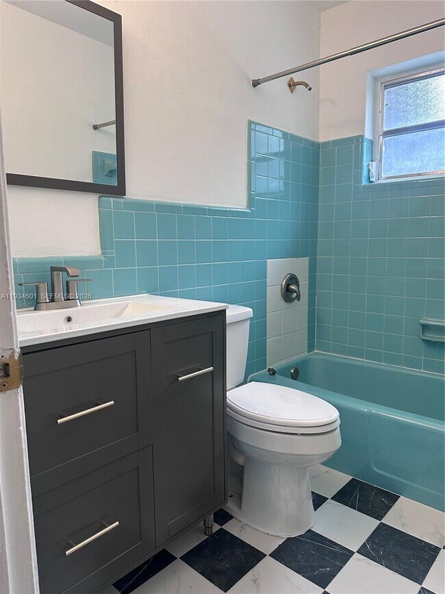 Building Photo - 200 SE 19th St