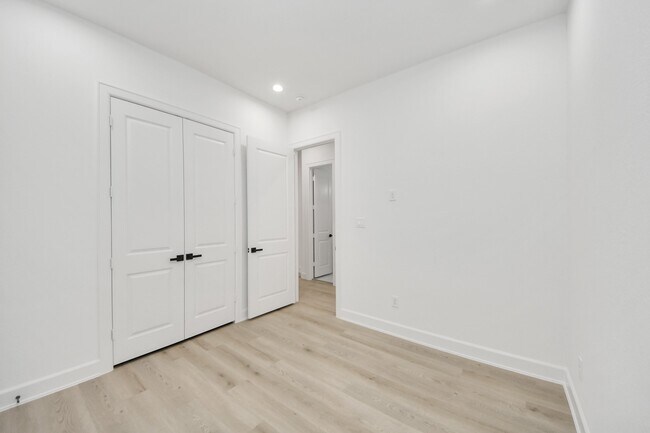 Building Photo - 5137 Pederson St