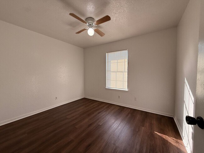 Building Photo - 4800 Cedarhill Cir