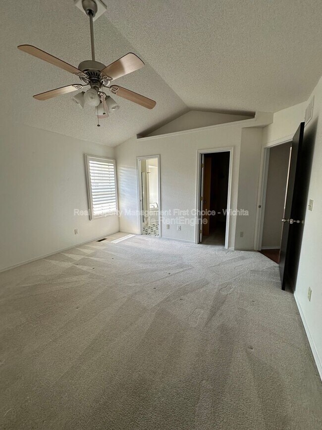 Building Photo - 748 Reflection Lake