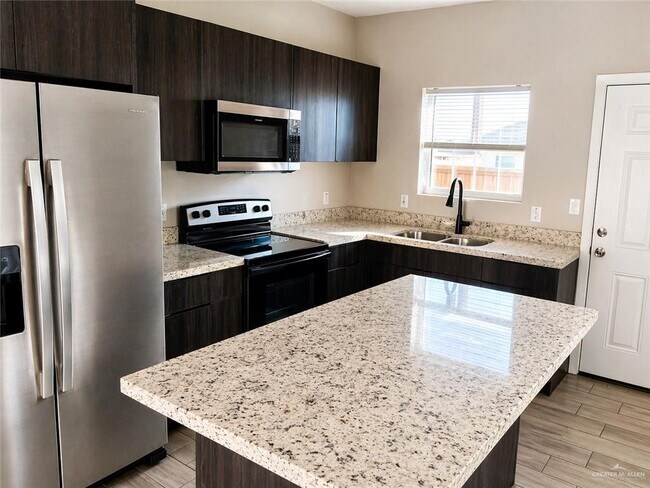 Building Photo - 10 Sandpiper Ave