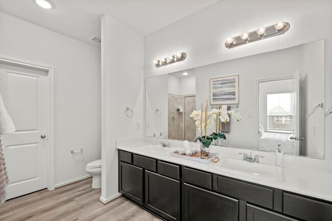 Building Photo - 1402 Wycliffe Dr