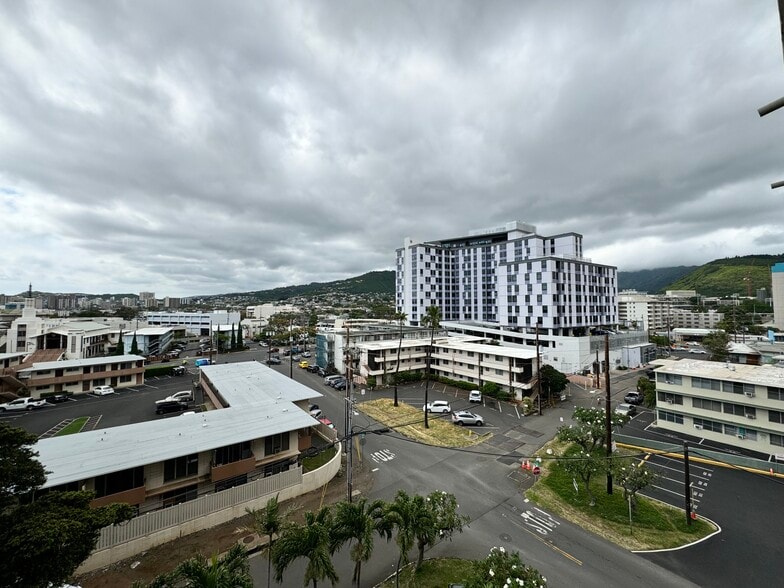 Building Photo - 2637 Kuilei St