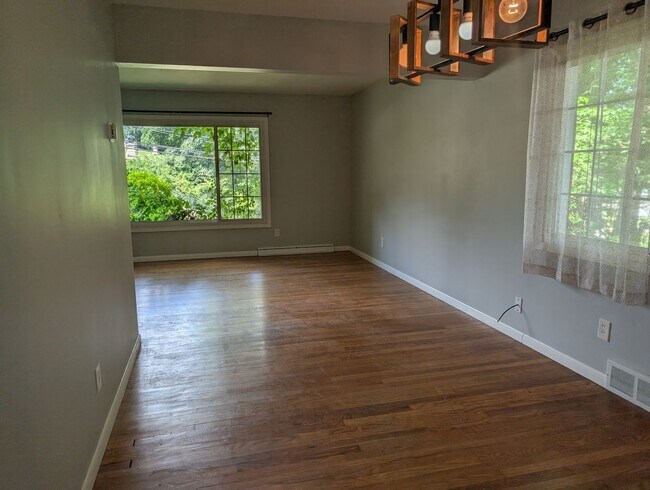 Building Photo - 8983 Highland Dr
