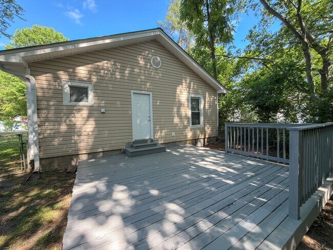 Building Photo - Historic Saint Elmo Charm with Modern Updates – 2 Bed, 2 Bath - Half Off Your First Month's Rent!