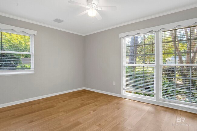 Building Photo - 703 Belrose Ave