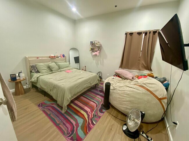 Building Photo - 517 74th St