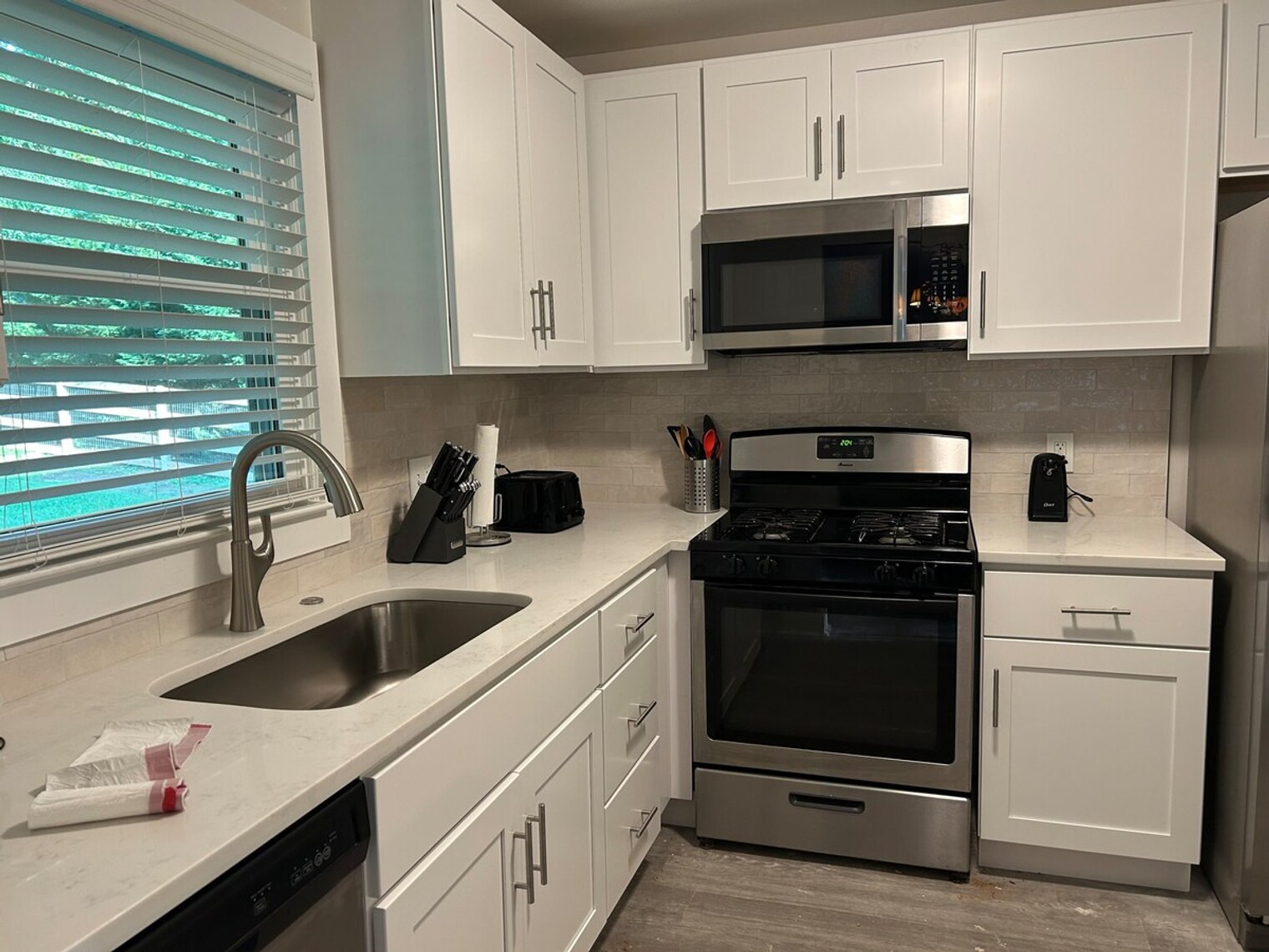 Building Photo - 1565 Pinebreeze Dr