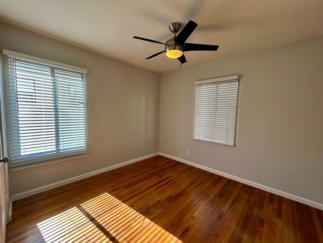 Building Photo - 3 Bedroom Charmer in the Heart of Pacific ...
