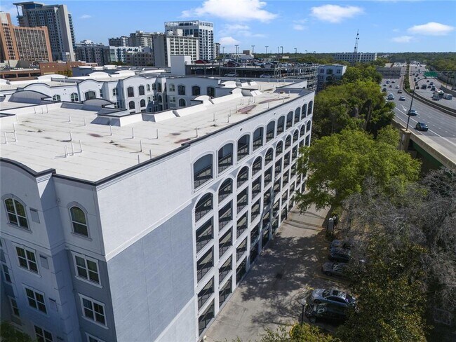 Building Photo - 204 E South St