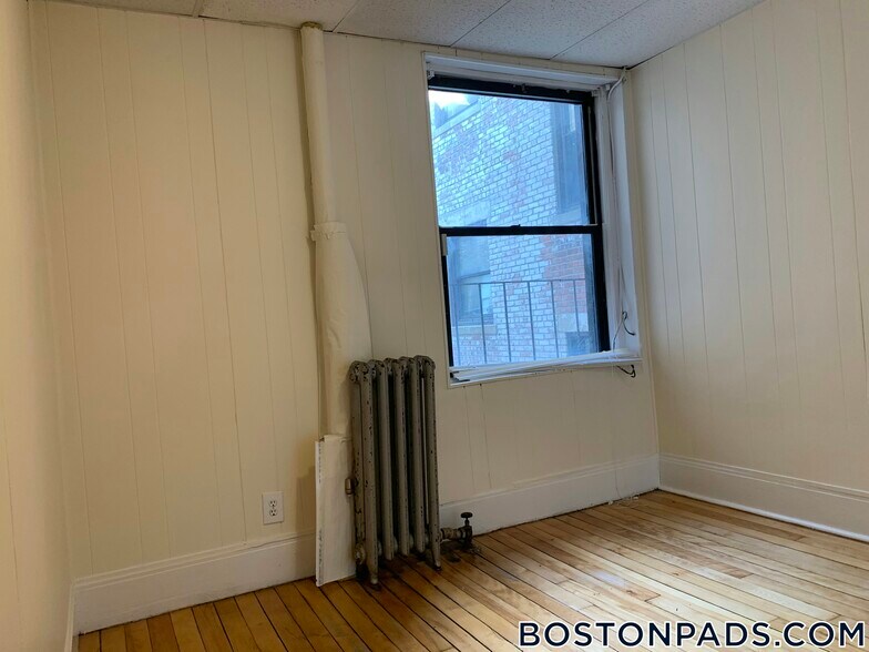 Building Photo - 437 Cambridge St