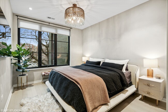 Building Photo - 1400 W Monroe St