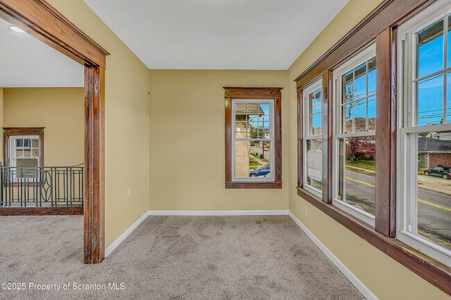 Building Photo - 1701 Green Ridge St