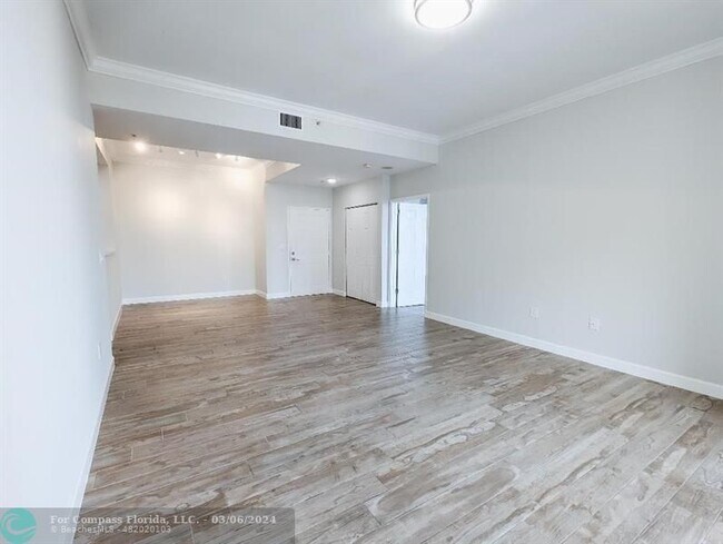 Building Photo - 520 SE 5th Ave