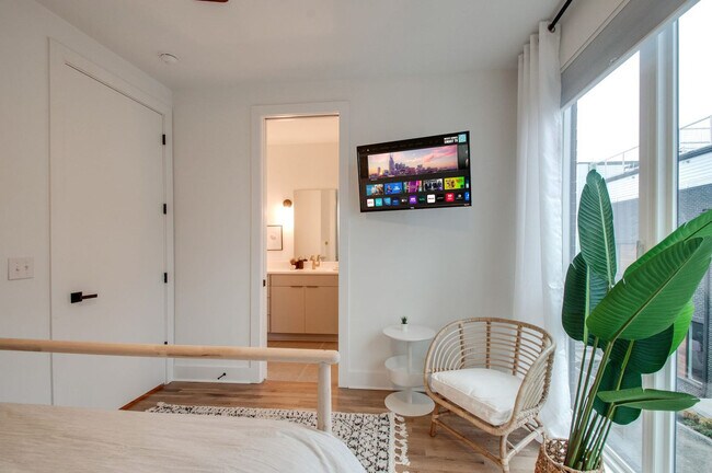 Building Photo - 2807 Delaware Ave