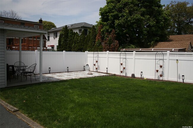 Building Photo - 540 Oakley Ave