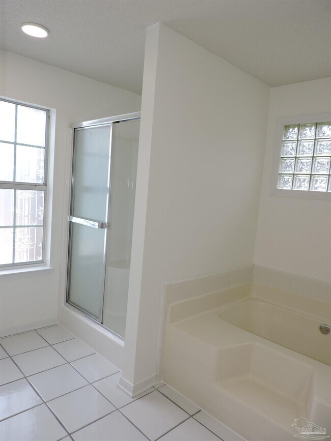 Building Photo - 6340 Summer Lakes Ln