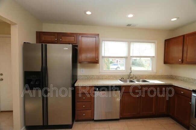 Building Photo - 2226 Sedgewick Dr