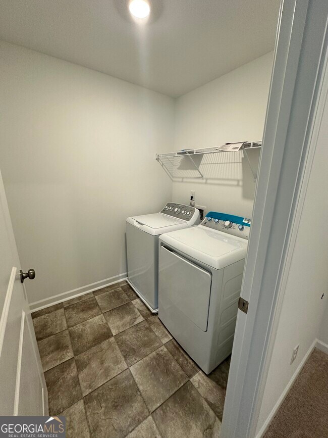 Building Photo - 5772 Plaza Dr SE