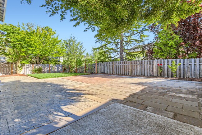 Building Photo - 16789 NW Stoller Dr