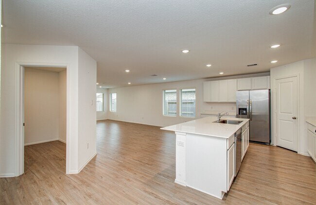 Building Photo - 9211 Redwood Br Dr