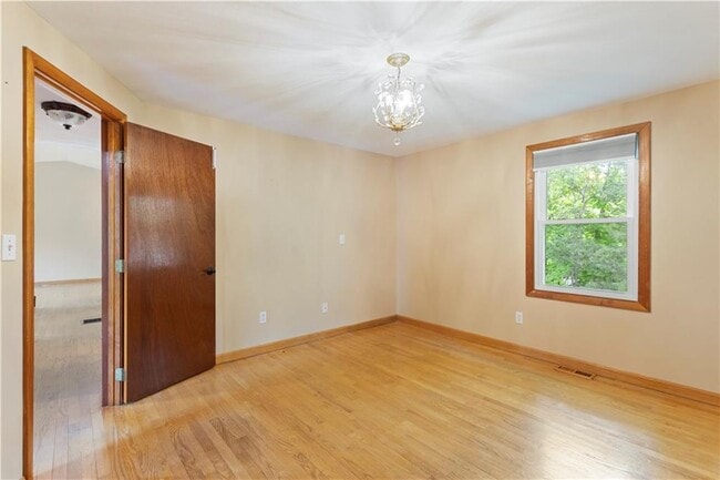 Building Photo - 32 Lawnacre Dr