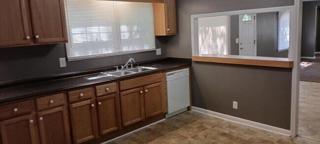 Building Photo - 25 E Belvue Rd