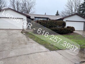 Building Photo - Recently Updated 4 Bedroom Duplex!