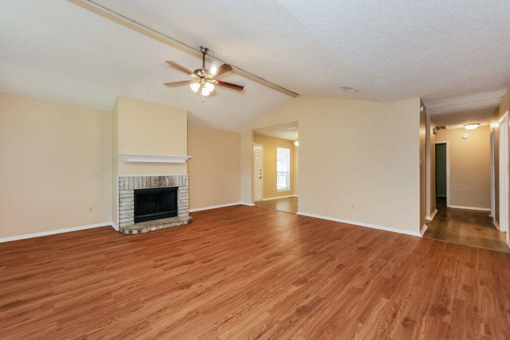 Building Photo - 1125 Hidden Creek Dr
