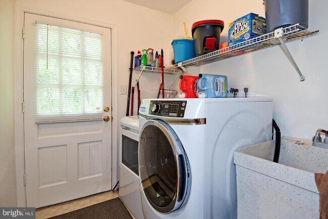 Building Photo - 3714 Carriage House Ct