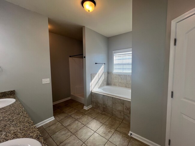 Building Photo - Fountain Crest Subdivision!